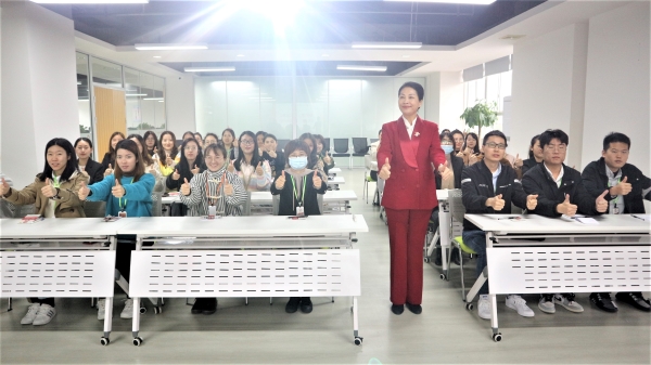 内强个人素质，外树企业形象——龙图腾公司10月礼仪培训活动成功举办